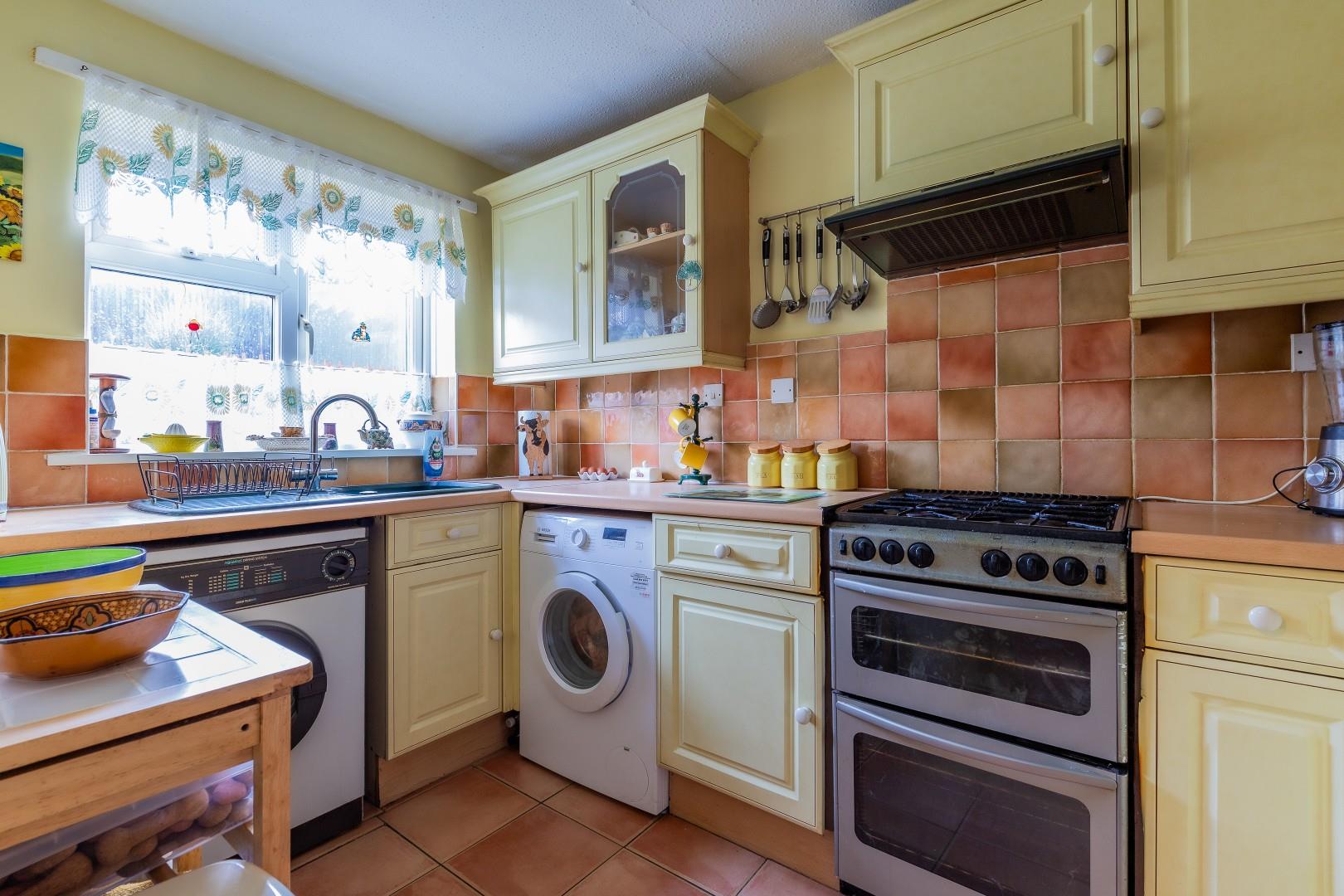 Cwm-Dylan Close, Rhiwderin, — photograph 7